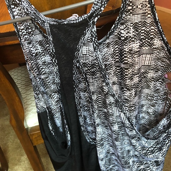 Loose activewear tank top - Picture 2 of 2
